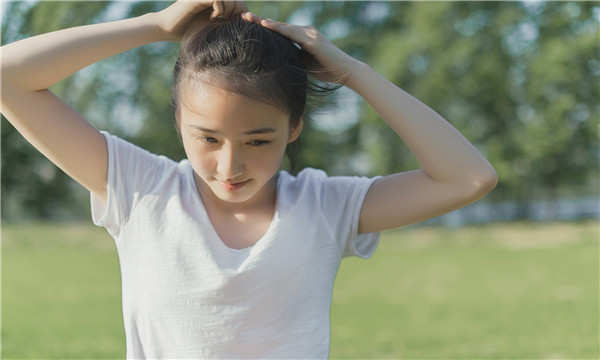 马关供卵助孕多少钱？这是不少不孕不育家庭最关注的问题。随着科技的发展，借助供卵实现生育的案例逐渐增多。根据《中国不孕不育现状调研报告》，我国育龄夫妇不孕不育率从20年前的3%上升到接近18%。越来越多的家庭因为不孕不育而选择供卵助孕，对于他们来说，了解供卵助孕的费用、流程和成功率显得尤为重要。